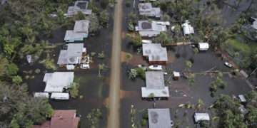 Hurricane Ian floods Port Charlotte neighborhood.