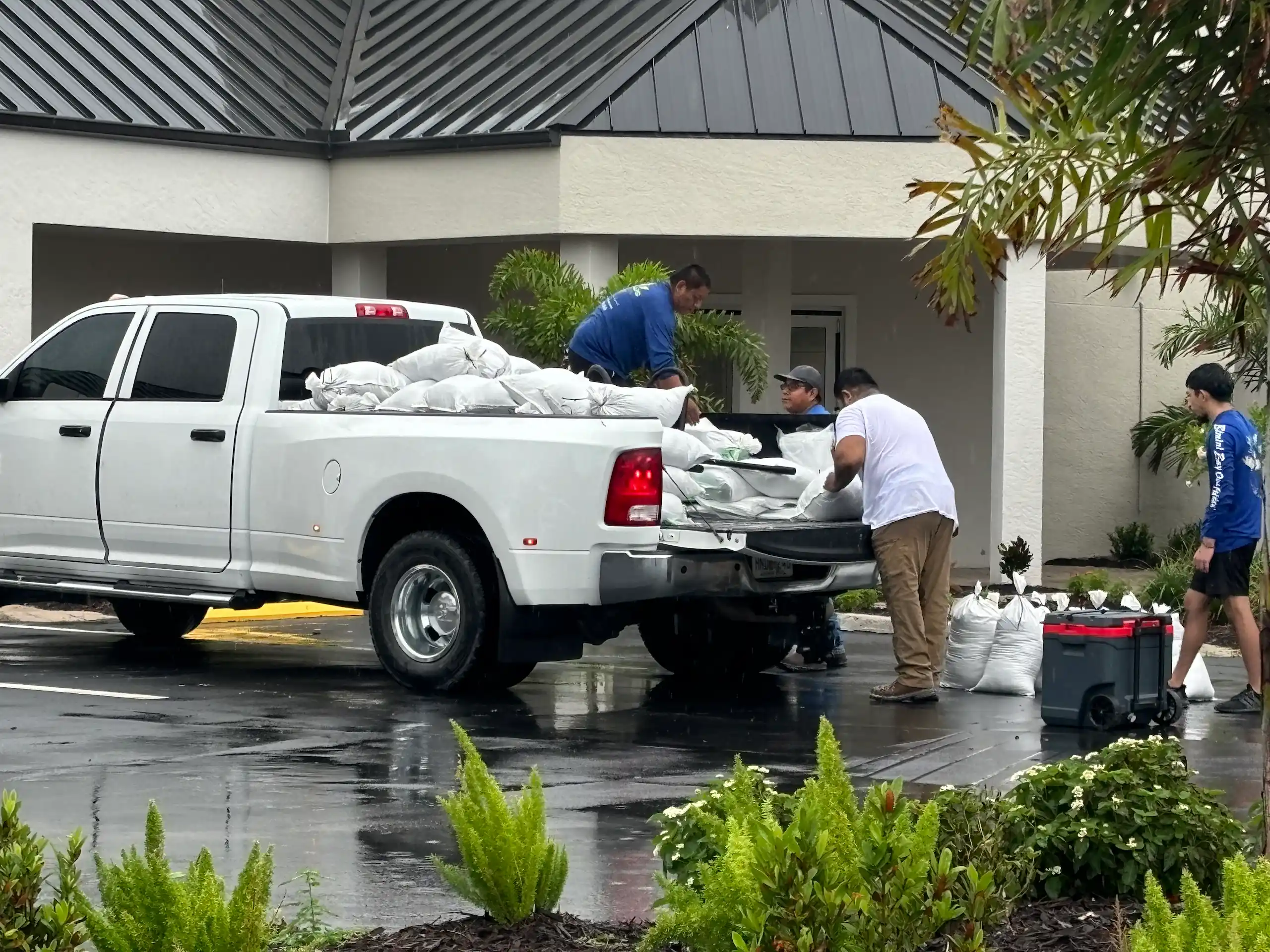 Lee County coastal businesses evacuate merchandise as Hurricane Milton approaches – Gulfshore Business