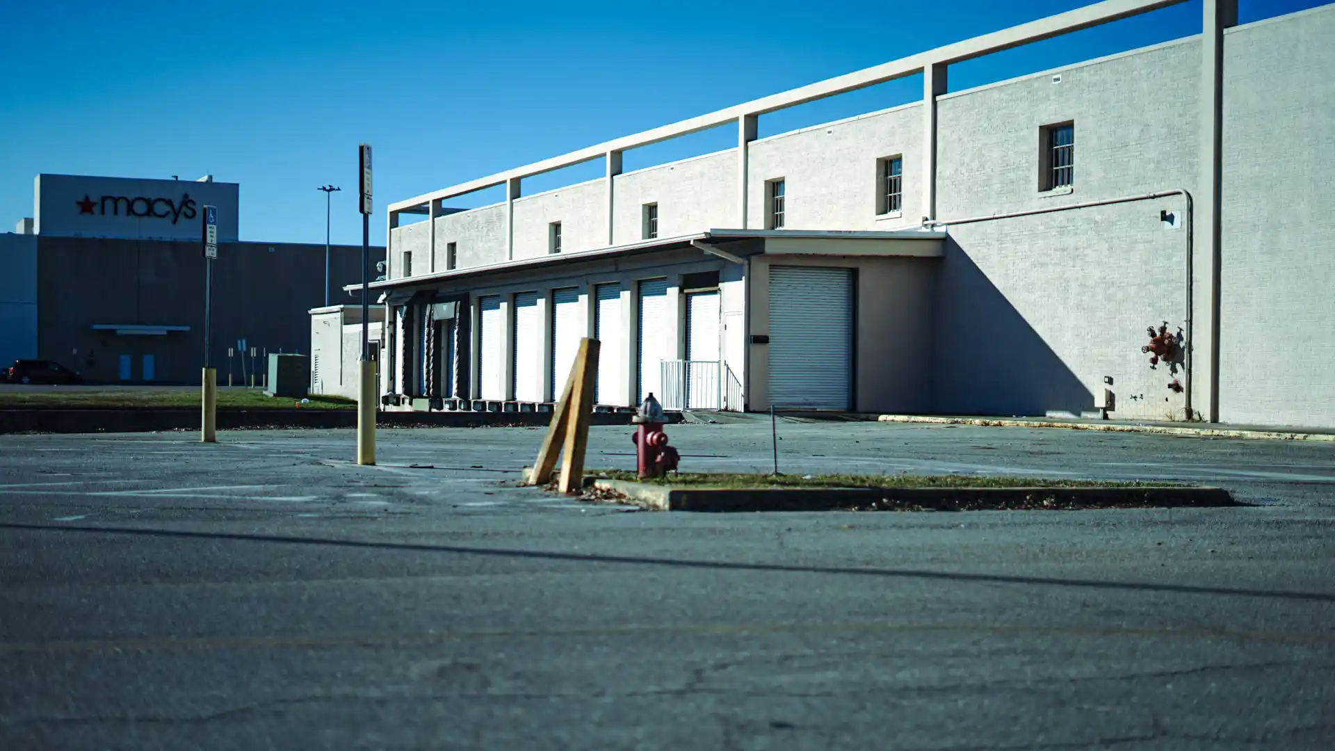 Former Sears at Edison Mall