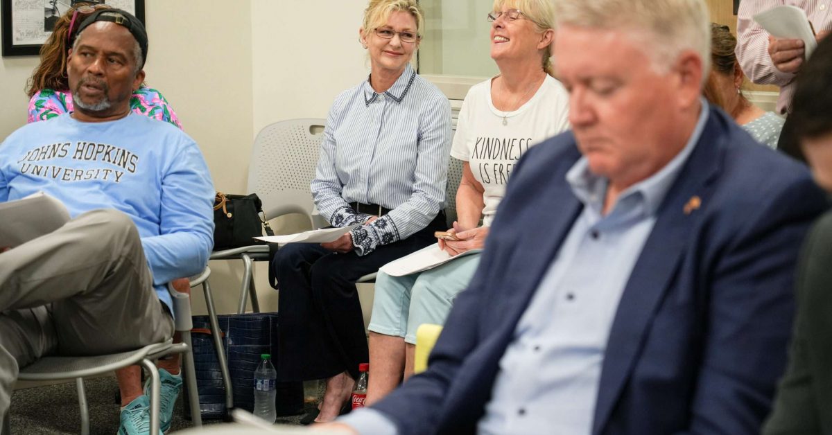 Mayor Teresa Heitmann sits behind Vice Mayor Gary Price during a recount.