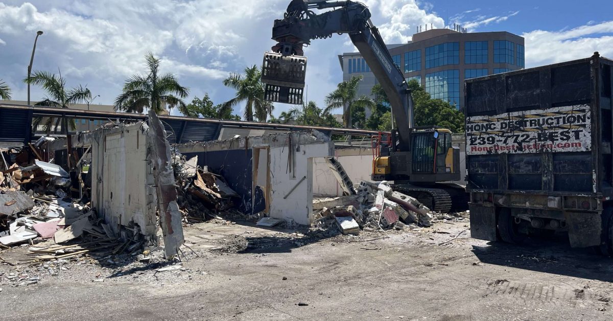 Construction site of Vantage apartment complex in Fort Myers.