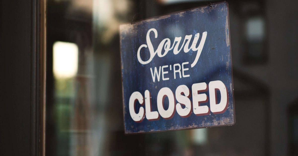 blue-and-white-sorry-we-re-closed-wooden-signage-1171386